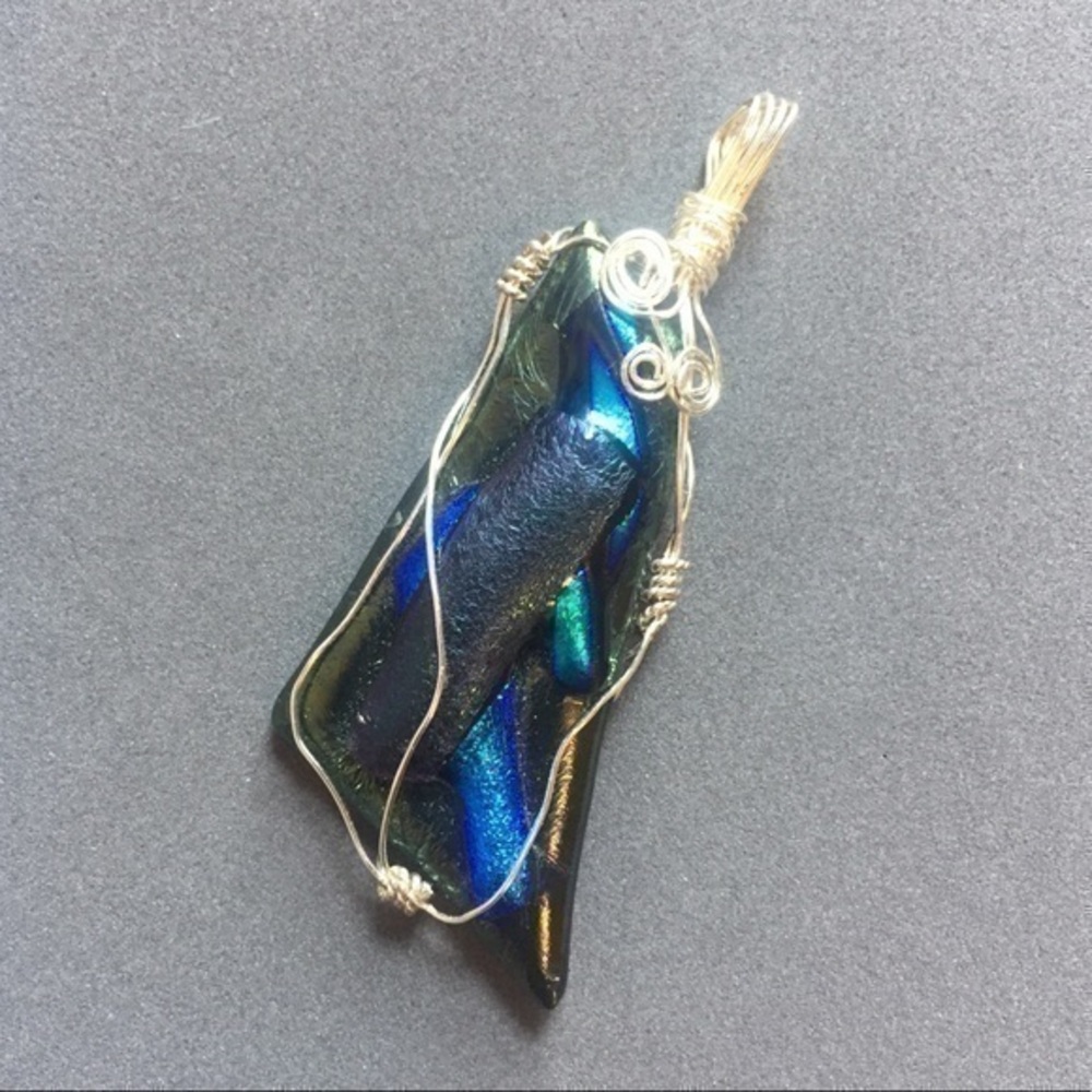 UNIQUE Sterling Silver Wrapped Pendent